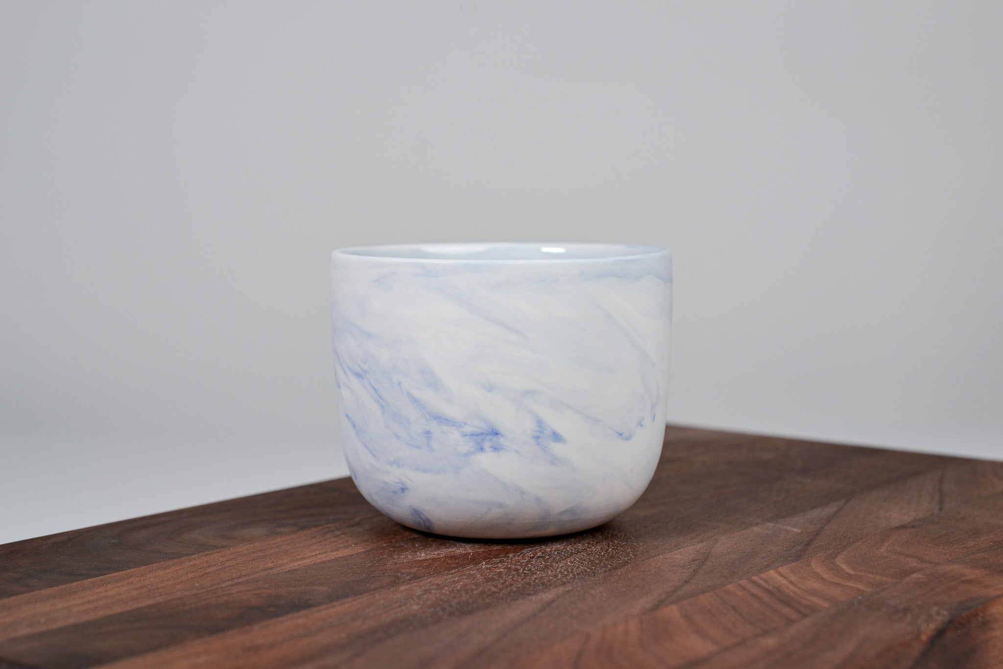 Kávový hrnek z porcelánu - Flow - modrý - 200 ml