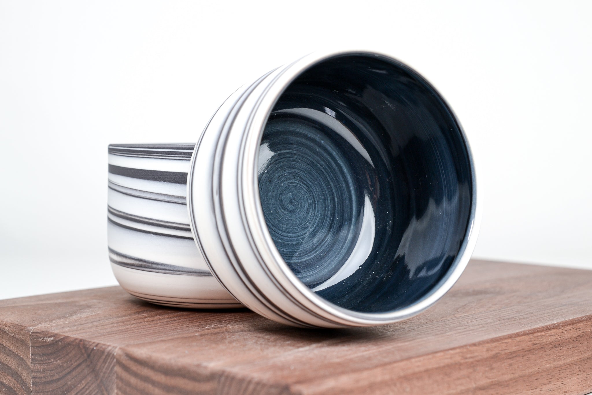 Kávový hrnek z porcelánu - Flow -280 ml