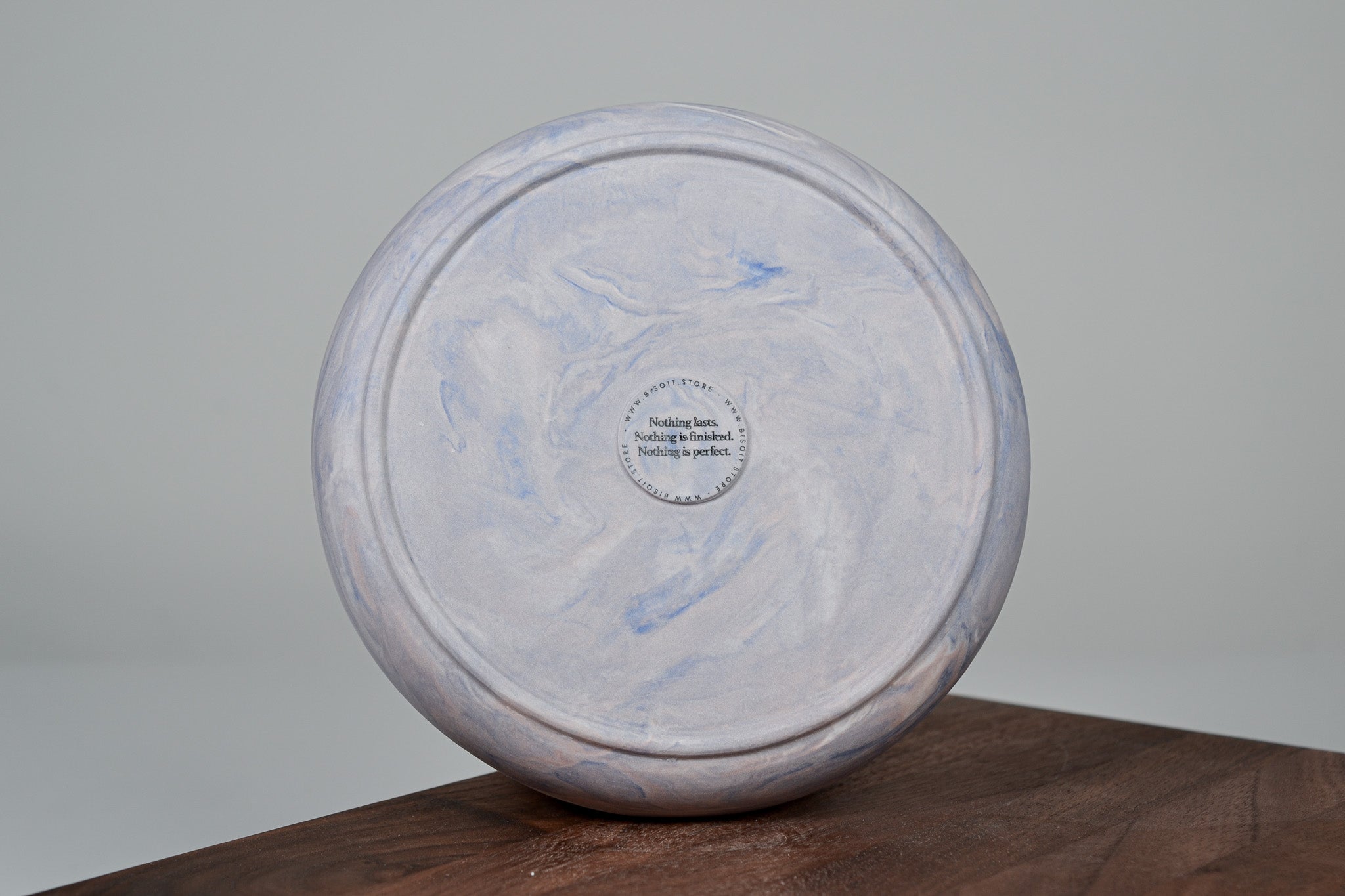 Podšálek z porcelánu - Flow - červánkový