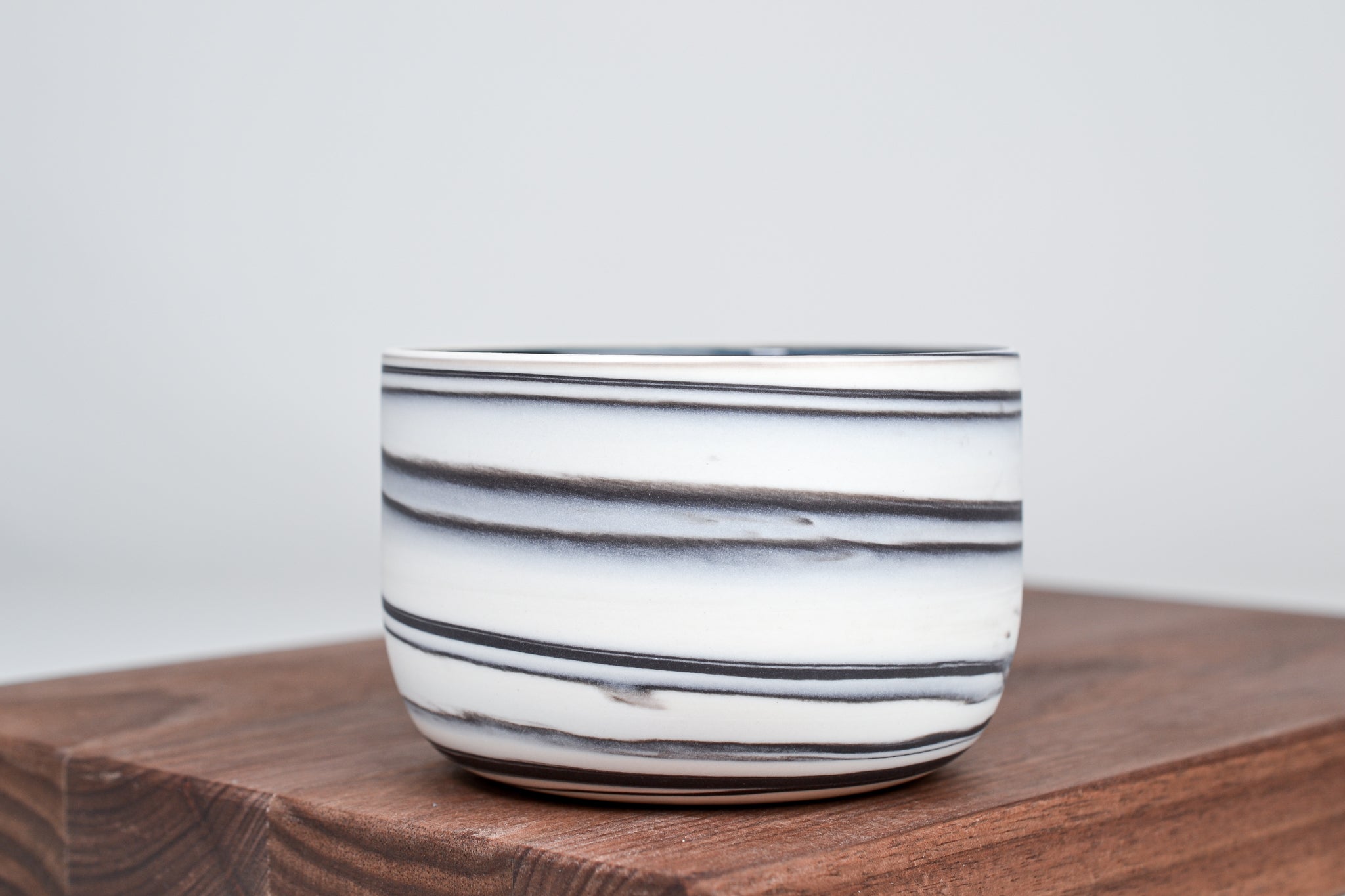Kávový hrnek z porcelánu - Flow -280 ml