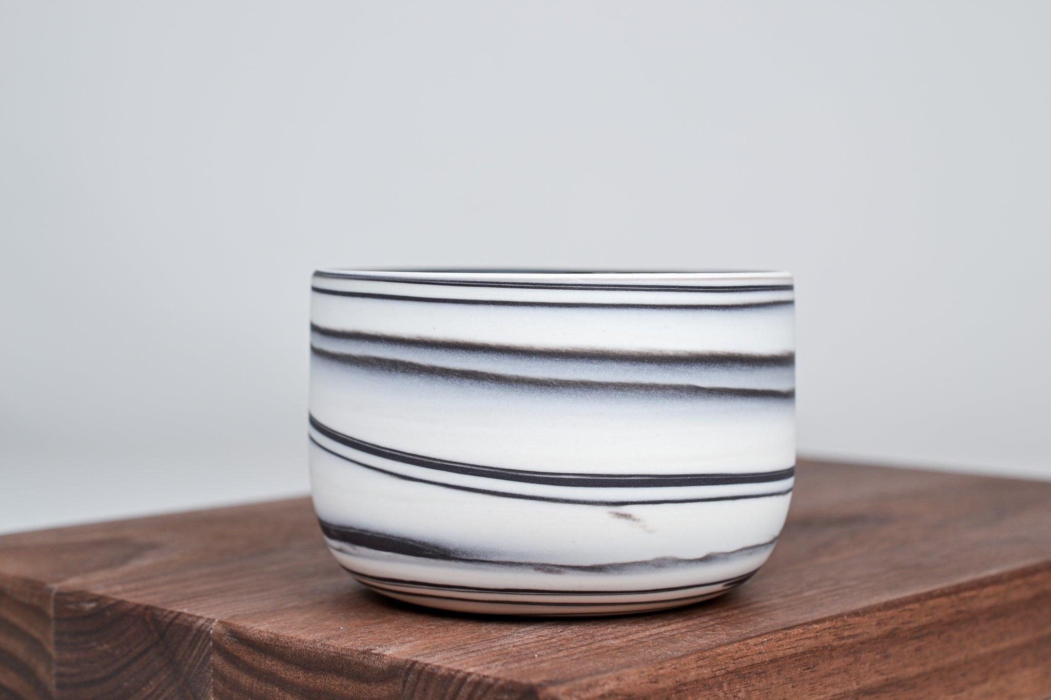 Kávový hrnek z porcelánu - Flow -280 ml